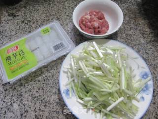肉丝韭黄炒魔芋结的做法步骤：1