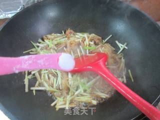 肉丝韭黄炒魔芋结的做法步骤：8