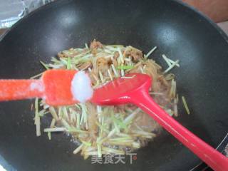 肉丝韭黄炒魔芋结的做法步骤：9