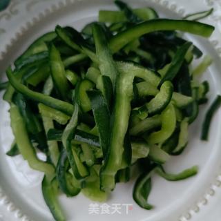 肉丁炒荷兰黄瓜的做法步骤：10