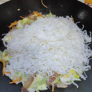 五花肉白菜炒米粉的做法步骤：9