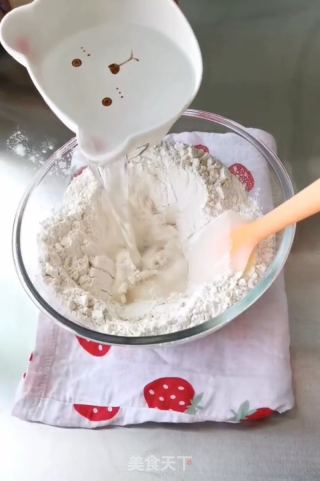炼乳棉花吐司的做法步骤：2