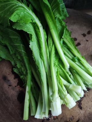 春菜龙骨汤的做法步骤：1