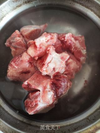 春菜龙骨汤的做法步骤：2