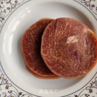 秋葵炒牛里脊的做法步骤：2