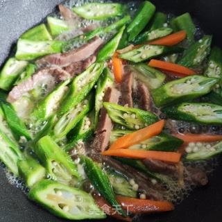 秋葵炒牛里脊的做法步骤：8