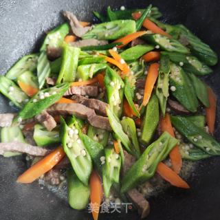 秋葵炒牛里脊的做法步骤：9