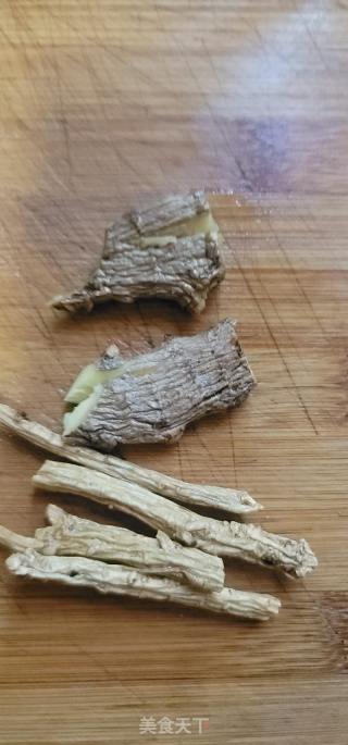 鸡骨草瘦肉汤的做法步骤：3