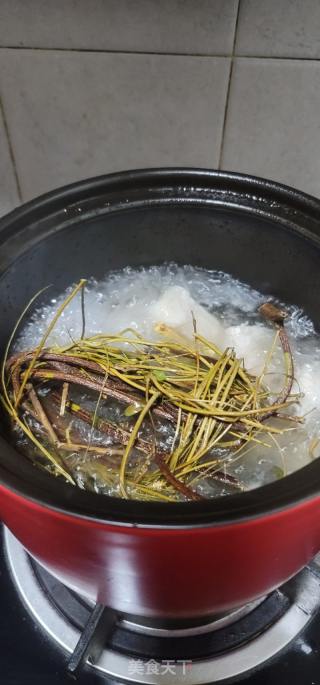 鸡骨草瘦肉汤的做法步骤：6
