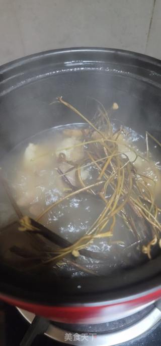 鸡骨草瘦肉汤的做法步骤：7