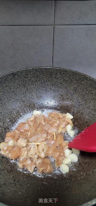 青瓜炒肉丁的做法步骤：5