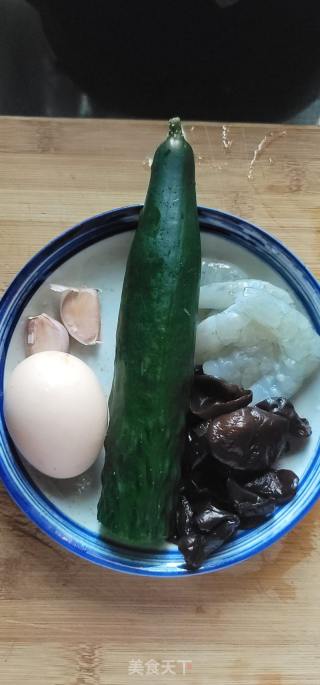 虾仁鸡蛋炒青瓜木耳的做法步骤：1