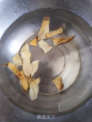 银耳百合鹌鹑蛋糖水的做法步骤：1