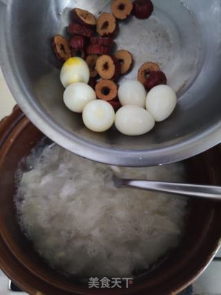 银耳百合鹌鹑蛋糖水的做法步骤：8