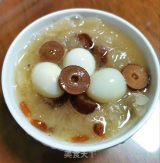 银耳百合鹌鹑蛋糖水的做法步骤：9