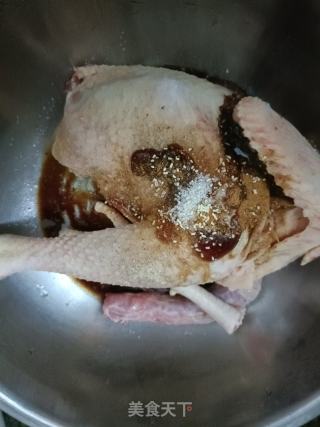 酱油焖鸡的做法步骤：2