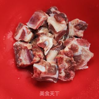 莲藕花生炖排骨的做法步骤：2