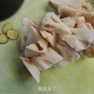 莲藕花生炖排骨的做法步骤：3