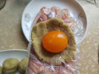 板栗蛋黄酥的做法步骤：10