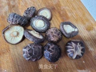 花菇青椒炒肉丝的做法步骤：3