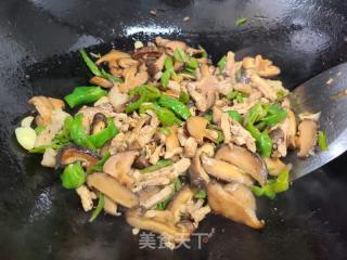 花菇青椒炒肉丝的做法步骤：8