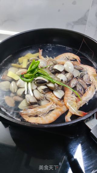 捞汁海鲜的做法步骤：4