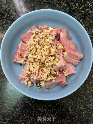 沙姜焗排骨的做法步骤：3