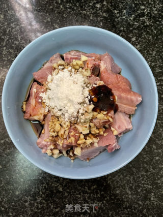 沙姜焗排骨的做法步骤：4