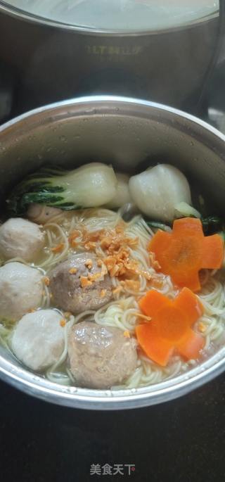 丸子煮竹升鸡蛋面的做法步骤：7