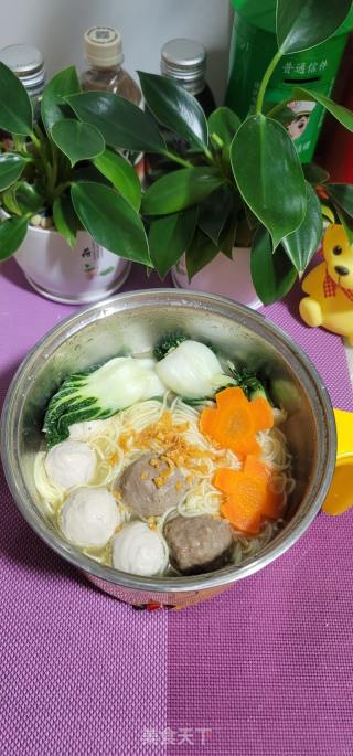 丸子煮竹升鸡蛋面的做法步骤：8
