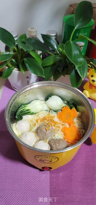 丸子煮竹升鸡蛋面的做法步骤：9