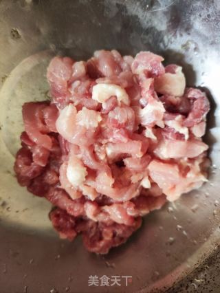 紫苏肉丝炒白瓜的做法步骤：1