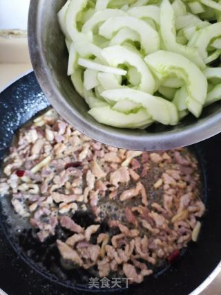 紫苏肉丝炒白瓜的做法步骤：7