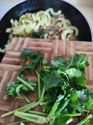 紫苏肉丝炒白瓜的做法步骤：9