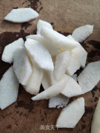 雪梨银耳汤的做法步骤：3