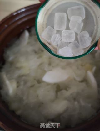 雪梨银耳汤的做法步骤：6