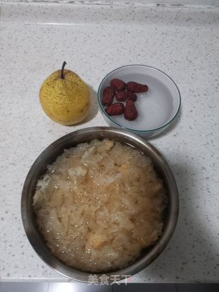 红枣雪梨银耳羹的做法步骤：1