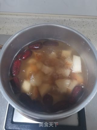红枣雪梨银耳羹的做法步骤：4