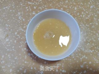咸蛋白炒秋葵的做法步骤：1