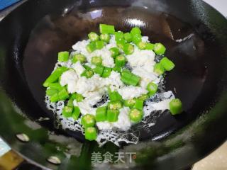 咸蛋白炒秋葵的做法步骤：6