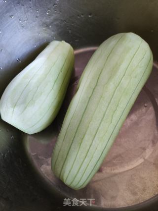 清炒水瓜的做法步骤：1