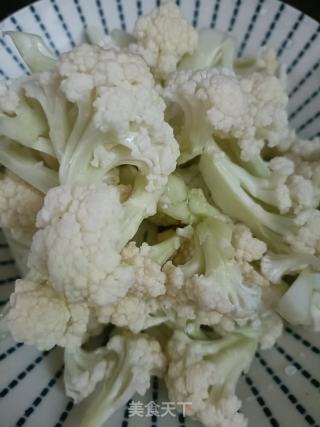 花菜炒肉的做法步骤：2
