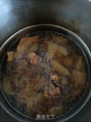 羊肚菌苹果扇骨汤的做法步骤：5