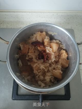 红枣雪梨银耳汁的做法步骤：1
