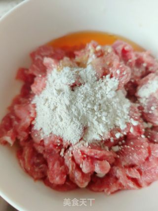 洋葱炒牛肉的做法步骤：2