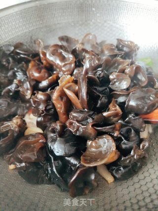 木耳炒肉的做法步骤：8