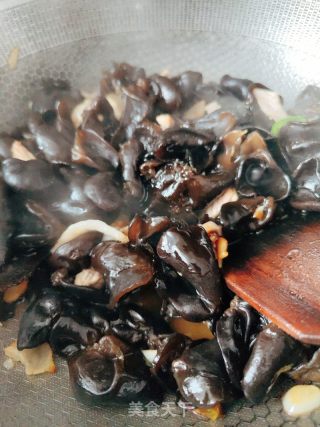 木耳炒肉的做法步骤：10