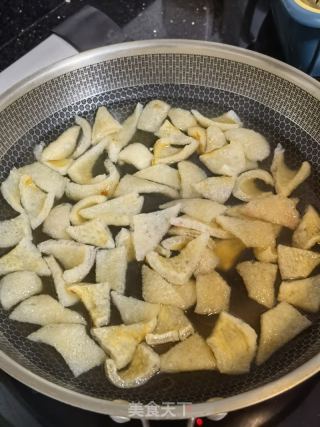 猪皮炒黄花菜的做法步骤：7