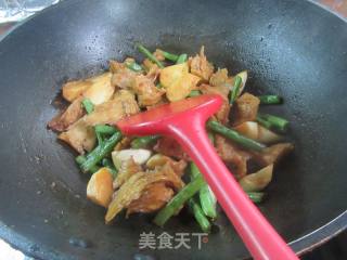 茭白四季豆烧烤麸的做法步骤：11