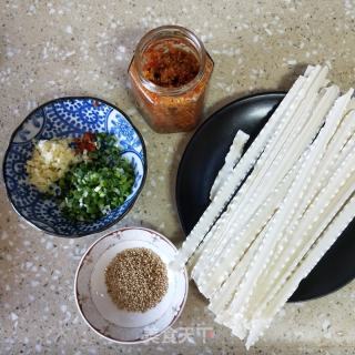 油泼面的做法步骤：1